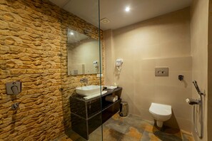 Deluxe Double Room | Bathroom - Vanya Forest Resort (Kaladhungi)