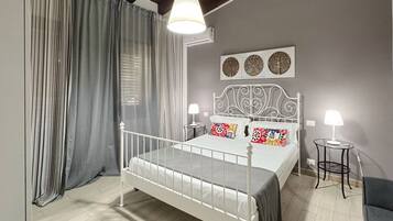 4 Schlafzimmer, Schreibtisch, Bügeleisen/Bügelbrett, WLAN