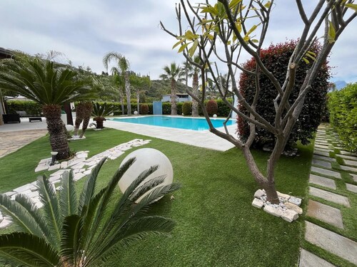 VILLA OXIDIANA with Private Pool and Garden