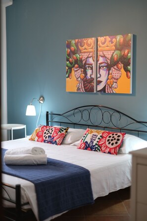 4 bedrooms, desk, iron/ironing board, WiFi - VILLA OXIDIANA with Private Pool and Garden (Contrada Pistavecchia 1)