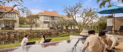 2 outdoor pools