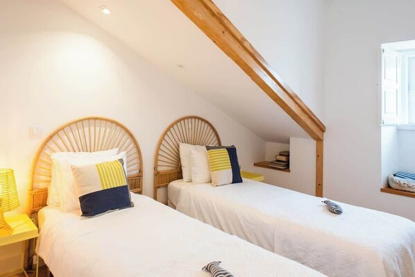 11 bedrooms, desk, iron/ironing board, travel crib