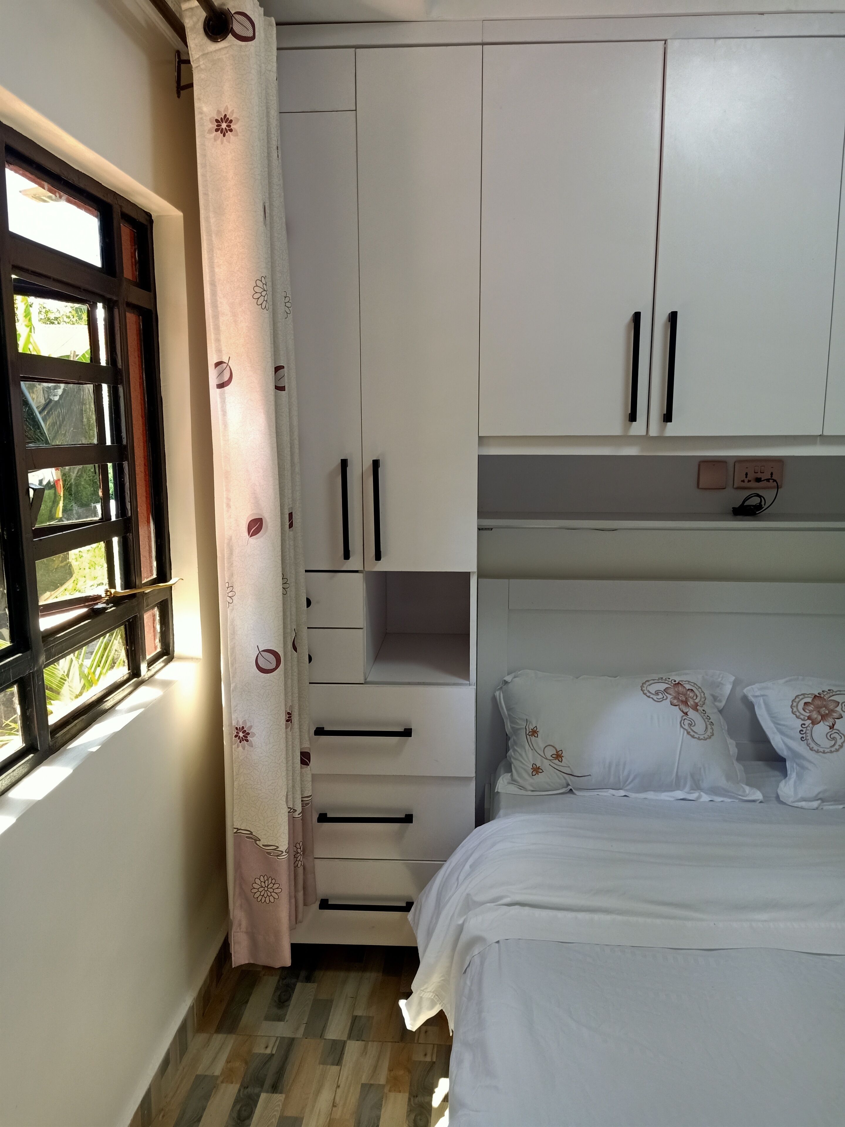 3 slaapkamers, een bureau, een strijkplank/strijkijzer, gratis wifi