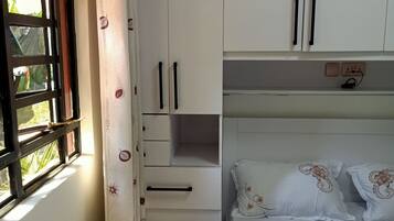 3 slaapkamers, een bureau, een strijkplank/strijkijzer, gratis wifi