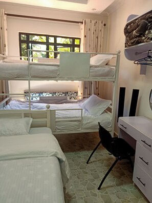 3 Schlafzimmer, Schreibtisch, Bügeleisen/Bügelbrett, kostenloses WLAN