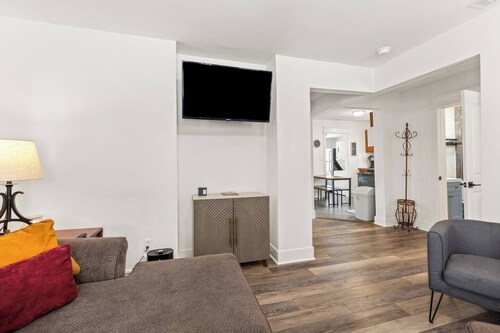 Stay in a newly renovated home in the heart of Dtown Lexington