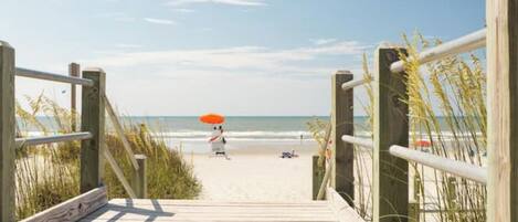 Beach nearby, sun-loungers, beach towels