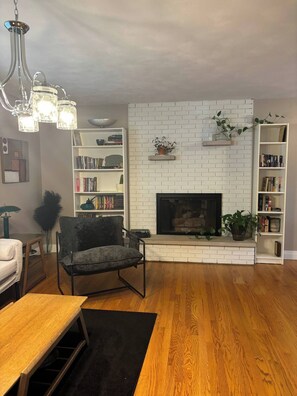 TV, peis og kontorer