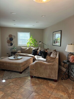 TV, fireplace, offices