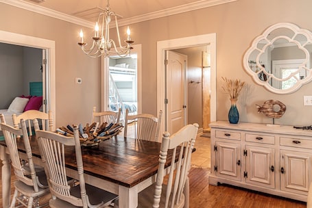 Bungalow, 3 Bedrooms, Balcony, Garden View | Dining
