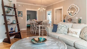 House, 3 Bedrooms, Balcony, Garden View | Living area