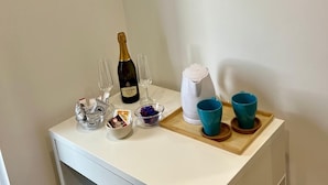 Deluxe Double Room, Balcony, Sea View | Desk, WiFi (free) - Allegria napoletana (Naples)