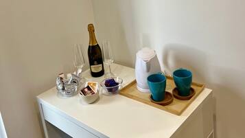 Deluxe-Doppelzimmer, Balkon, Meerblick | Schreibtisch, kostenloses WLAN