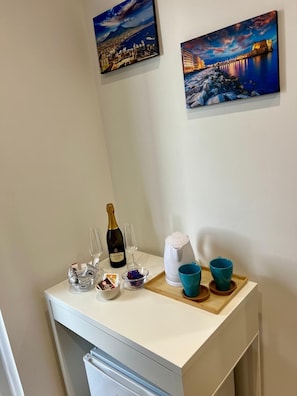 Quarto casal luxo, sacada, vista para o mar | Escrivaninha, Wi-Fi de cortesia