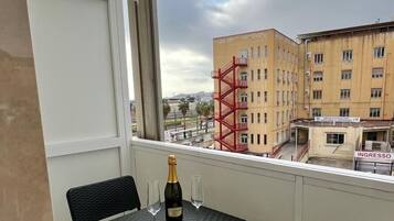 Deluxe-Doppelzimmer, Balkon, Meerblick | Schreibtisch, kostenloses WLAN