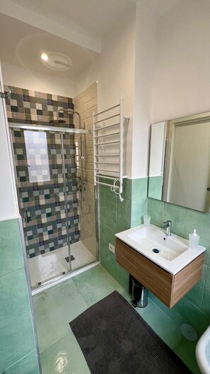 Classic Double Room, City View | Bathroom | Shower, free toiletries, hair dryer, towels - Allegria napoletana (Naples)