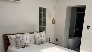 9 habitaciones, tabla de planchar con plancha, wifi y ropa de cama