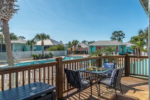 Outdoor dining - 6032 Rookery 3 Sandy Blessings Over Looks Pool With Easy Access (Gulf Shores)