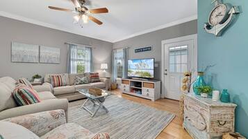 Bungalow, 3 Bedrooms, Balcony, Garden View | Living room
