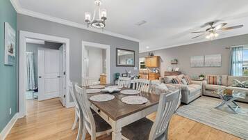 Bungalow, 3 Bedrooms, Balcony, Garden View | Dining room