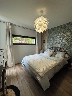 2 chambres, fer et planche à repasser, Wi-Fi, draps fournis