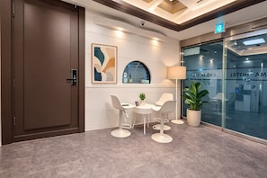 Interior entrance - Aroma Hotel (Seoul)