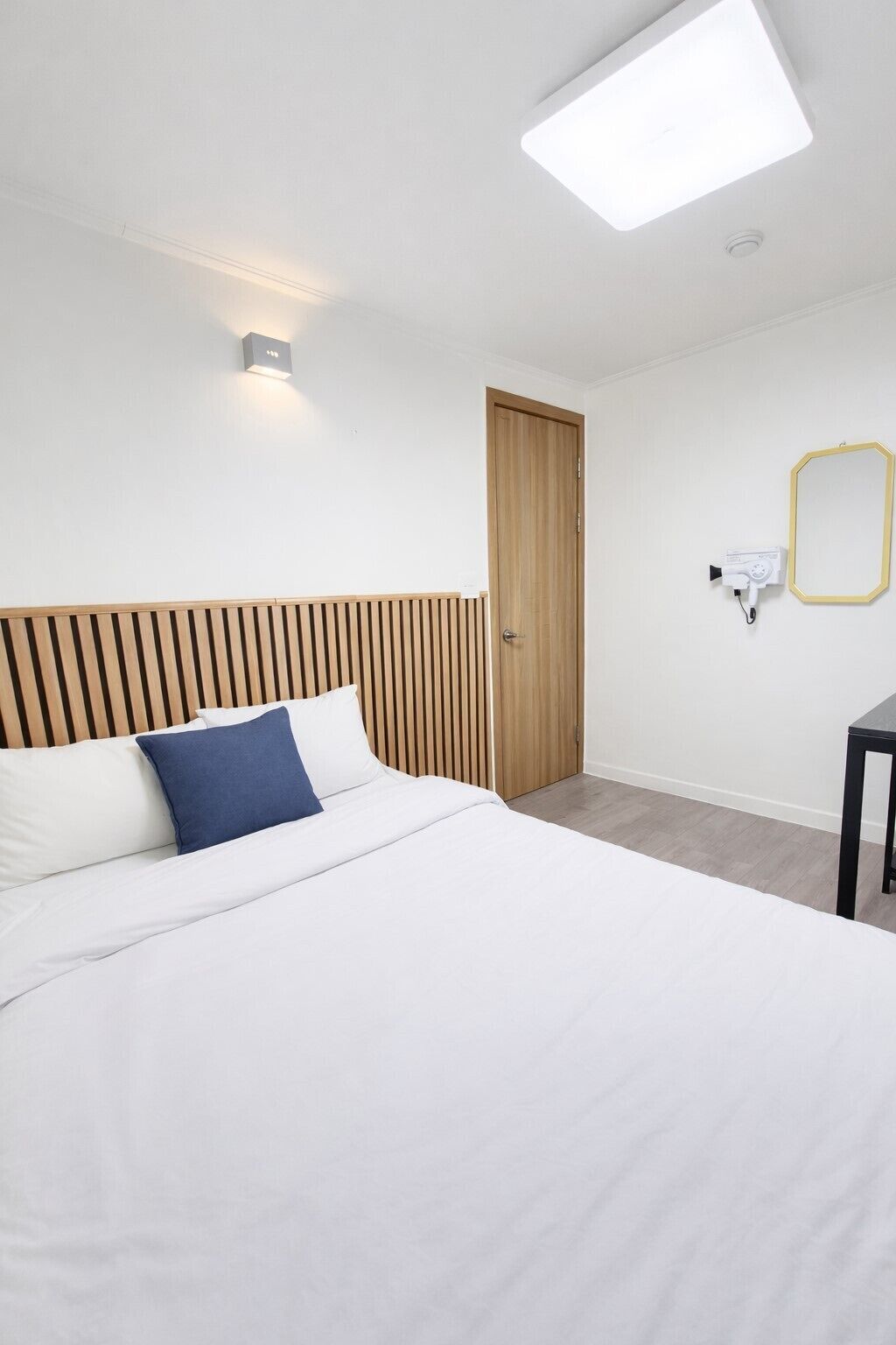 Standard Double Room | Desk, laptop workspace, free WiFi