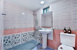 Standard Double Room | Bathroom - Aroma Hotel (Seoul)