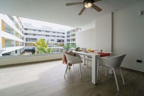 Outdoor dining - Fantastic Beach Condo w/ private Picuzzi (Punta Cana)