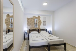 2 bedrooms, iron/ironing board, travel cot, free WiFi - Dolce Vita Apartment 1 with Heated Private Pool (Mugeba)