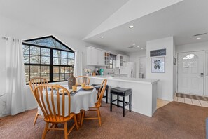 Fridge, microwave, oven, stovetop - Penthouse Quiet End Unit • Near Strip + Pool (Branson)