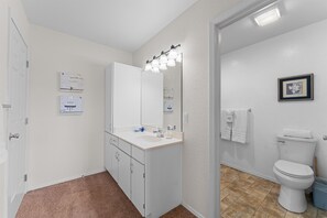 Jetted bath, hair dryer, towels