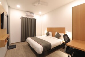 Escritorio y espacio para trabajar con laptop