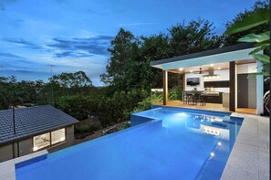 Outdoor pool - Sanctuary for your Soul Rest in the Leafy Kenmore (Kenmore)