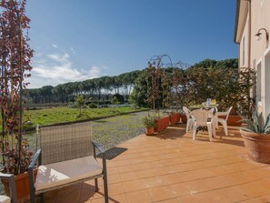 Outdoor dining - Nice apartment for 4 guests with pool, A/C, WIFI, patio and pets allowed (Fucecchio)