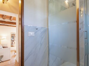 Interior - Nice apartment for 4 guests with pool, A/C, WIFI, patio and pets allowed (Fucecchio)