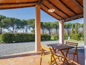 Outdoor dining - Cosy apartment for 4 people with pool, A/C, WIFI, balcony and pets allowed (Fucecchio)