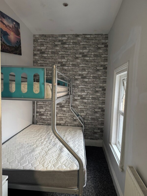House - Cosy Newcastle Hideaway 4bed Home Wi-fi Parking (Newcastle-upon-Tyne)