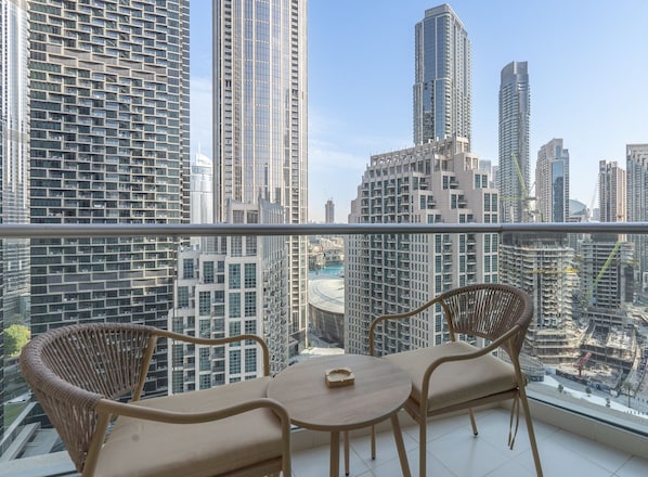 Luxury Apartment, City View | Balcony - Lofts Emaar near Burj Khalifa Downtown (Dubai)