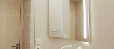 Deluxe Villa, City View | Bathroom