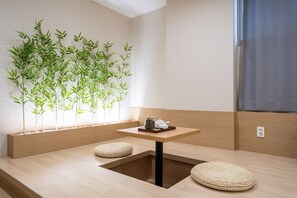 Honeymoon Double Room | Premium bedding, down comforters, free minibar, individually decorated - GOYU HOTEL (Suwon)