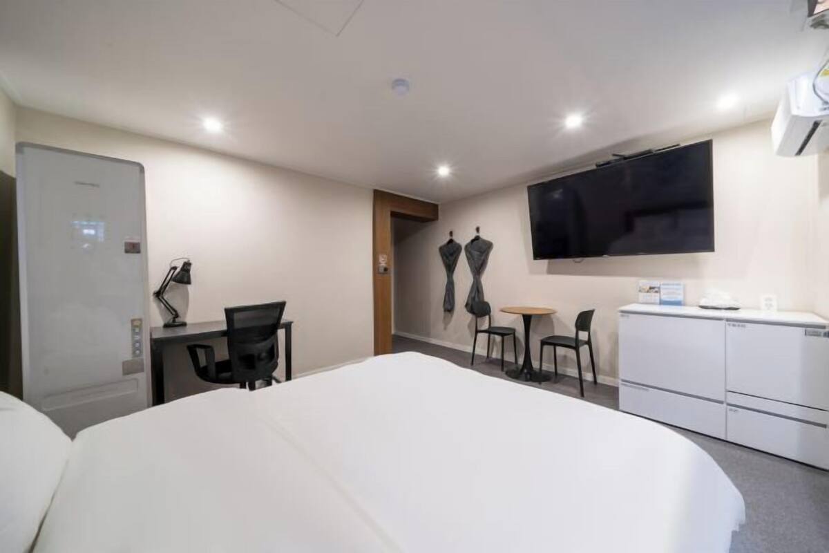 Literie de qualité, couette en duvet, articles de minibar gratuits