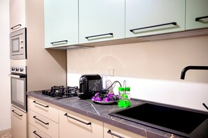 Fridge, microwave, oven, stovetop