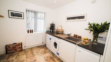 Frigorífic, microones, forn i placa de cuina