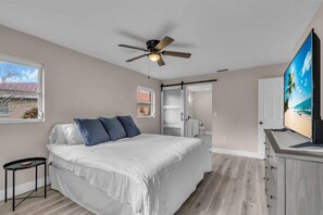 2 bedrooms, desk, iron/ironing board, free WiFi