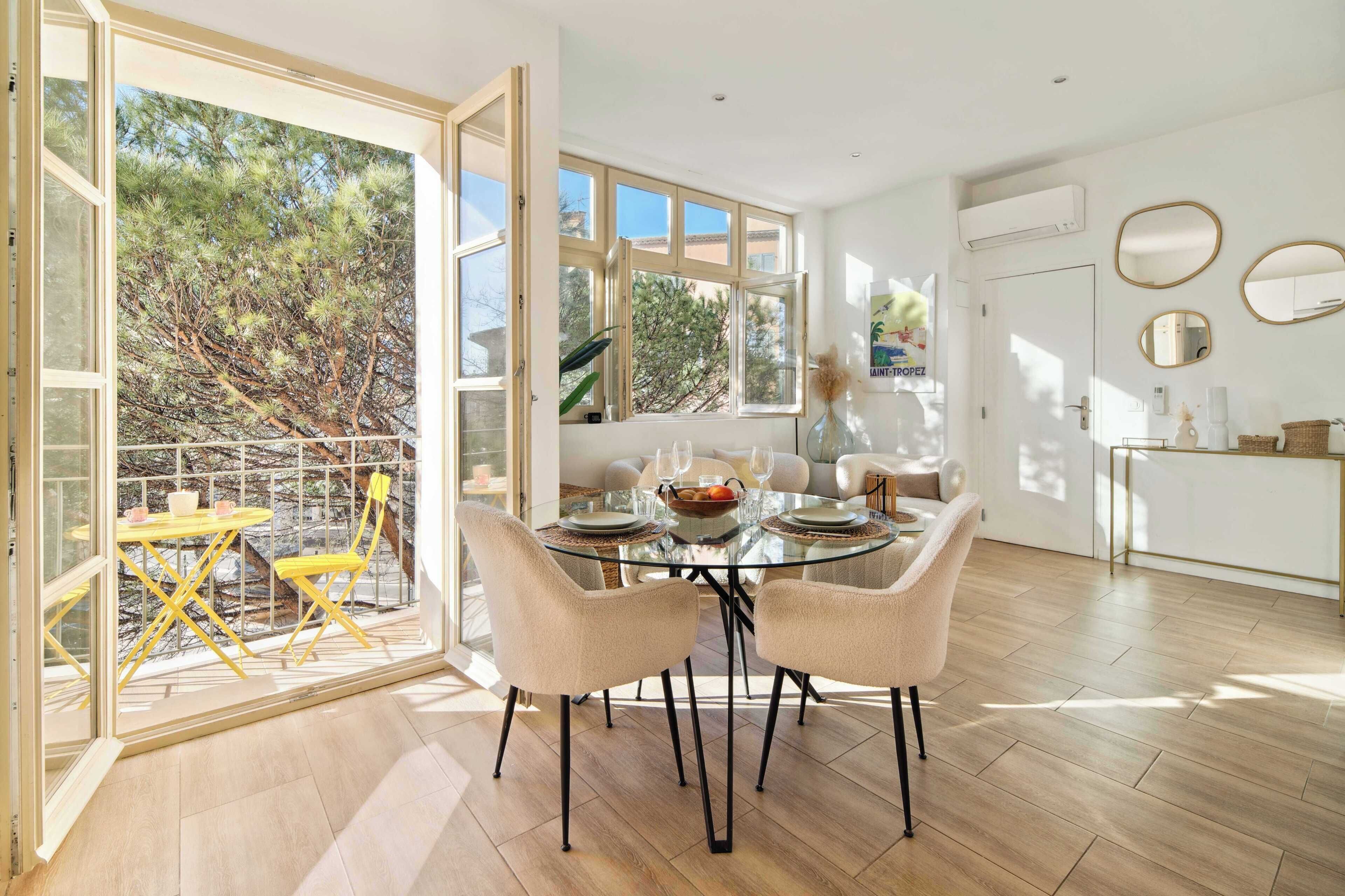 Apartamento Confort, balcón, vistas a la ciudad | Zona de estar