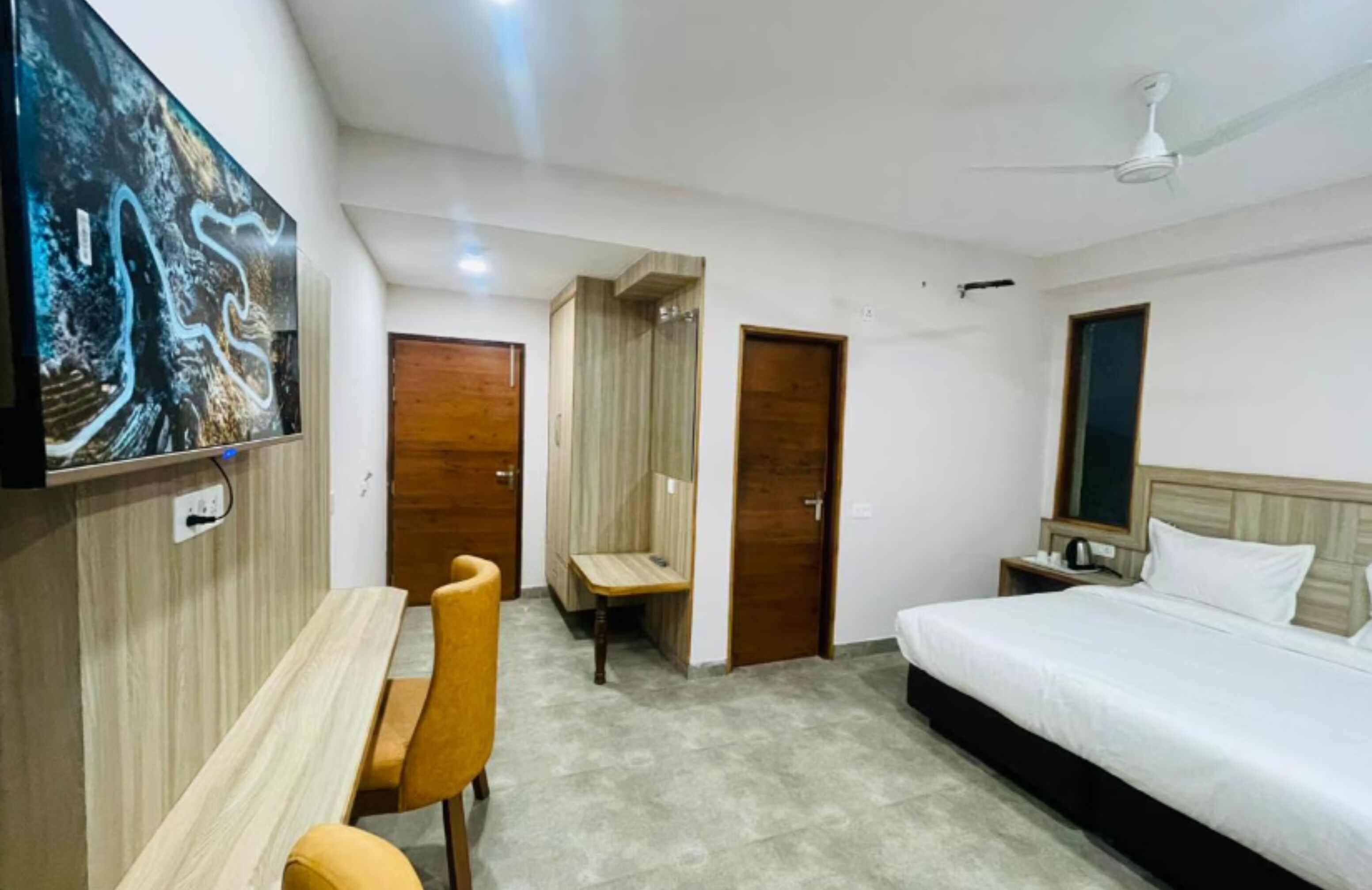 3 bedrooms, iron/ironing board, WiFi