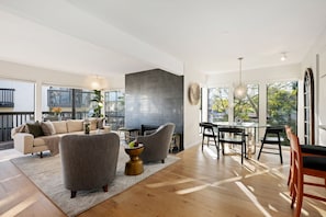Smart-TV, Kamin, Drucker