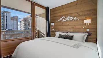 Luxury Apartment | 1 bedroom, premium bedding, individually furnished, laptop workspace