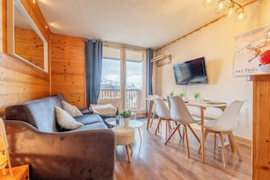 Luxury Apartment, Mountain View | In-room dining